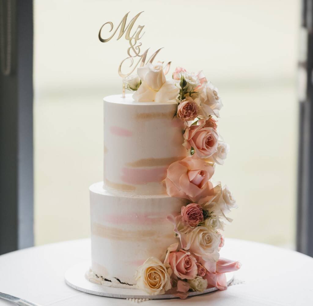 daria and rakesh wedding cake melbourne by g luxe events